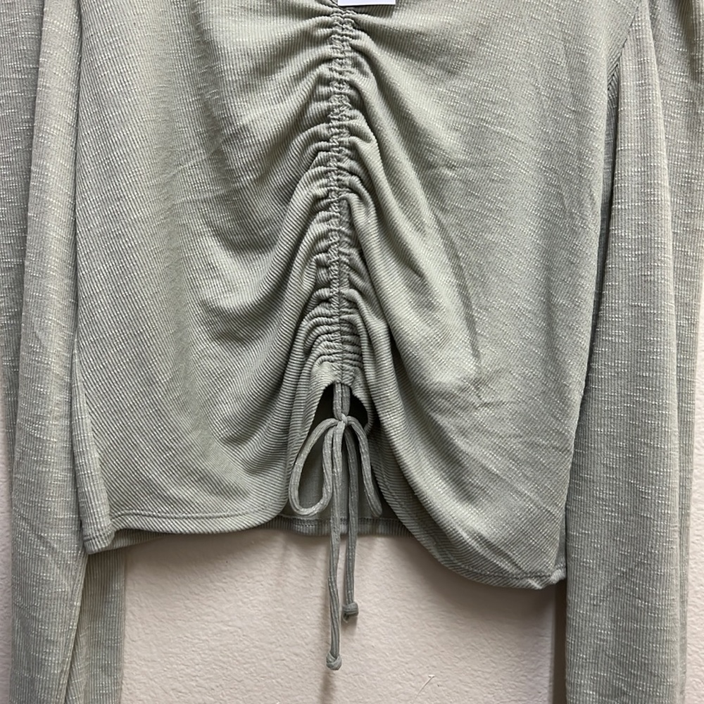 Trendy Plus Size Top - Picture 3 of 4